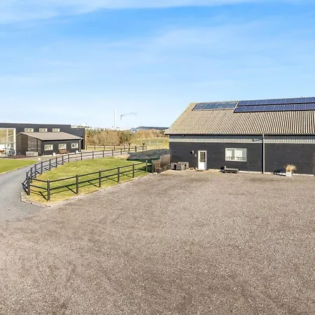 Emelita - 1-4km From The Sea By Interhome
